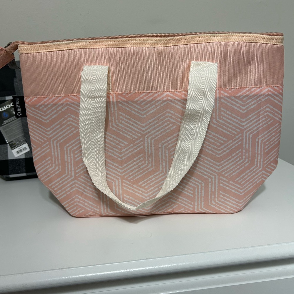 TWO Igloo Coolers, Black‎ and White Gingham and Peach - Picture 13 of 14